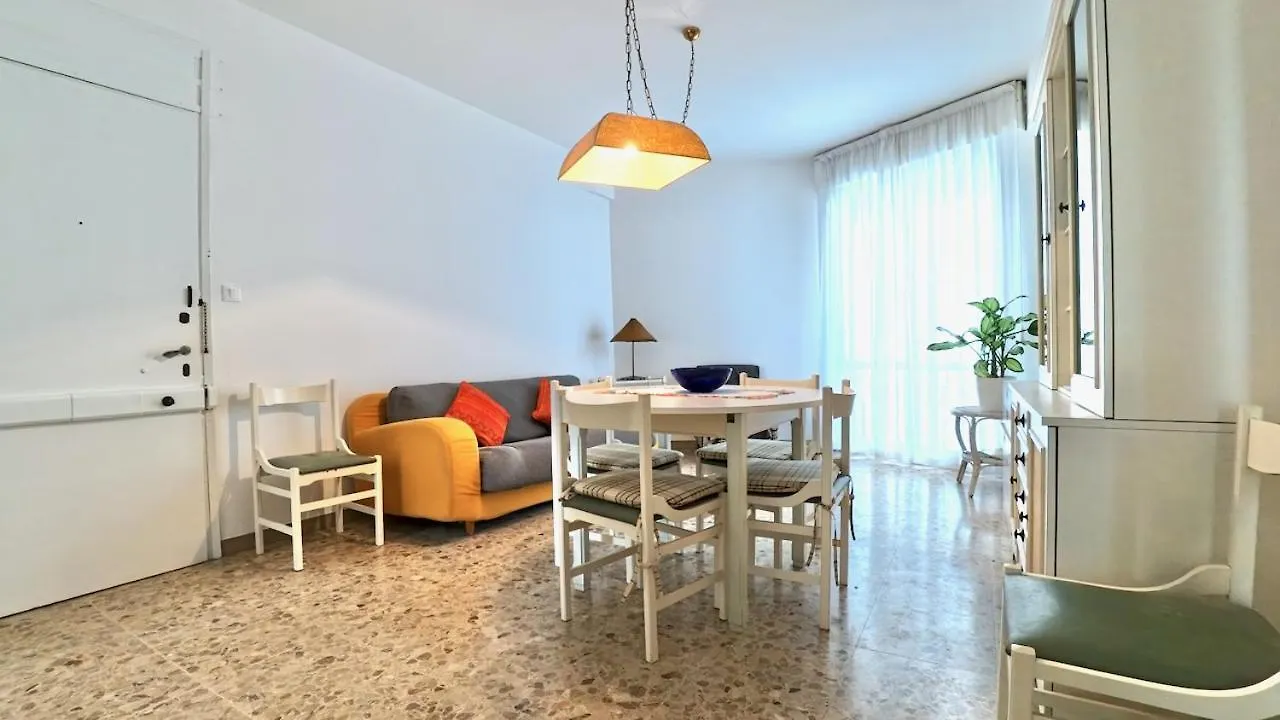 Centro Commerciale 4 - Home Immobiliare Lido di Jesolo 0*,  Itália